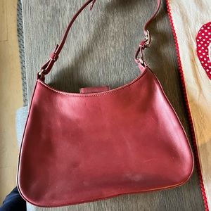 Small to medium sz Coach Swinger style bag